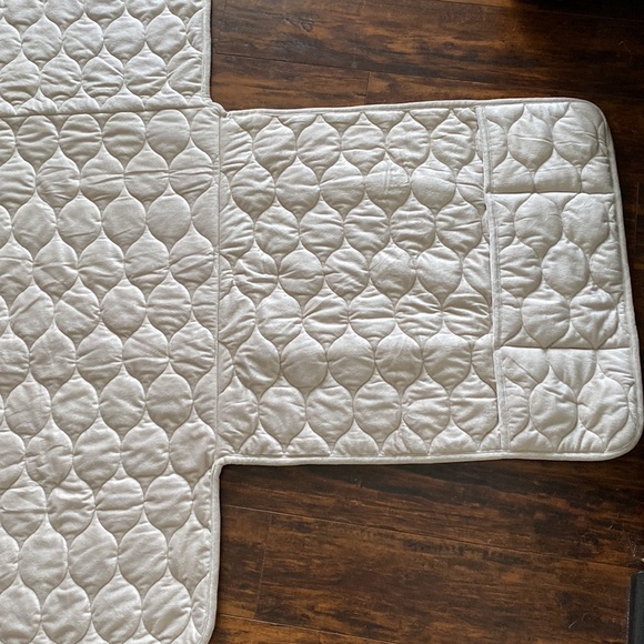 Quilted Pet Chair Cover - Picture 4 of 16